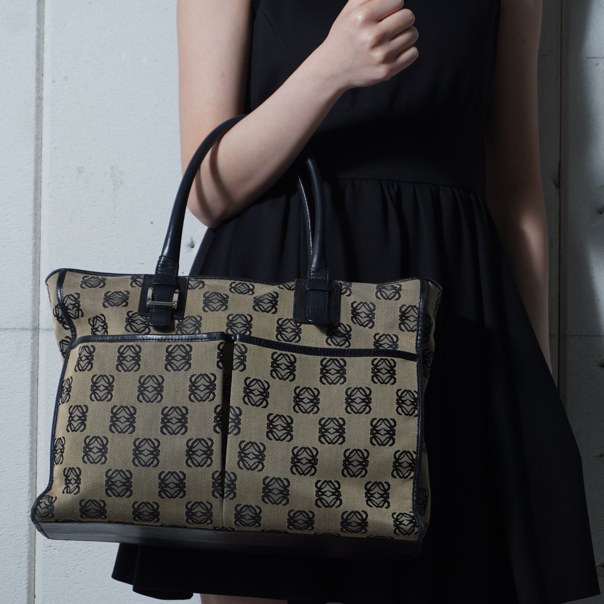 ロエベ LOEWE トートバッグ - レザー 黒 アナグラム バッグ ロエベ