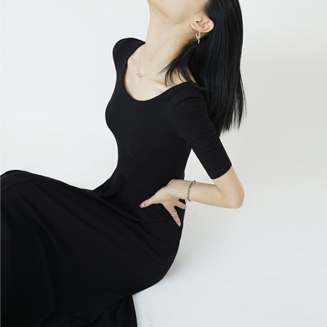 細身ハイウエスト　ブラックドレス　20850