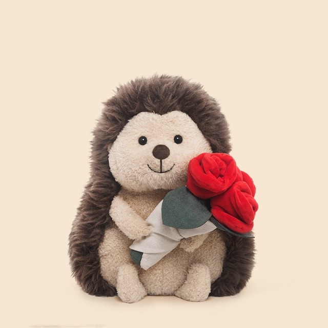 .バラの花束を持った愛らしいハリネズミぬいぐるみ