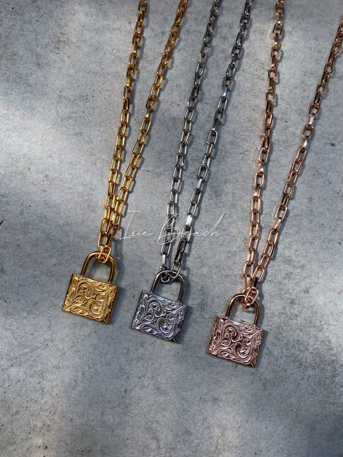 ✨極美品✨☘️Cartier☘️✨ボストンバッグ✨ビッグロゴ✨南京錠✨ゴールド金具✨ ルイヴィトン・LOUIS VUITTON・パドロック・南京錠・ネックレス