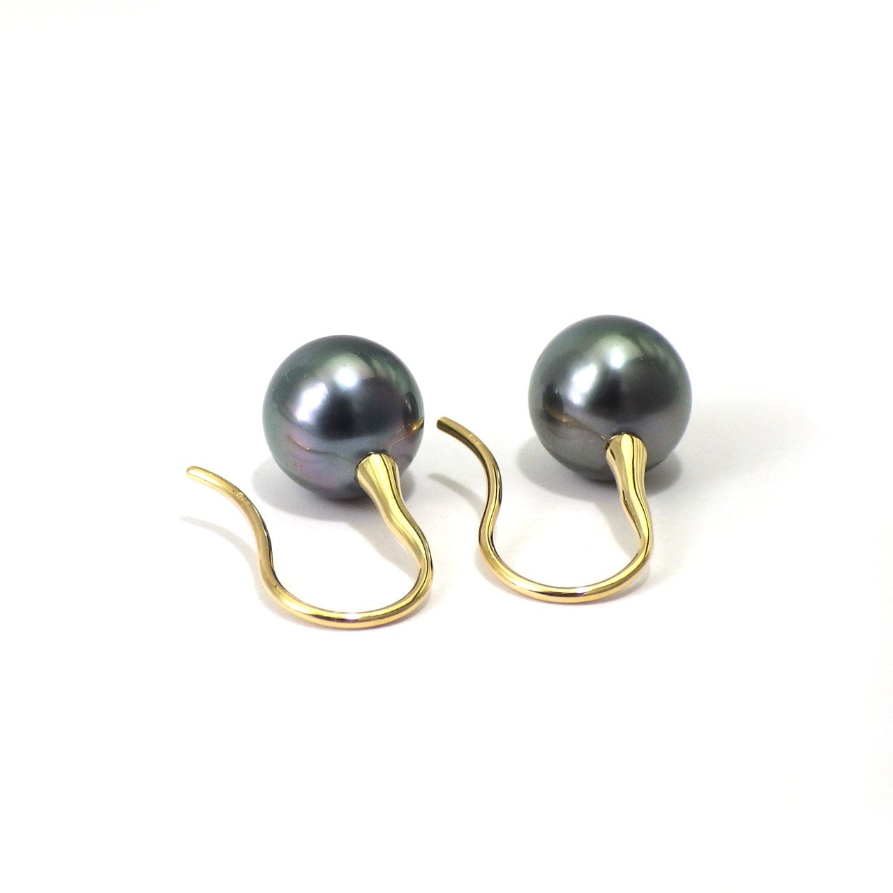 K18YG 南洋黒蝶真珠フックピアス 9.0－9.5mm（KR80205） | KAWABE