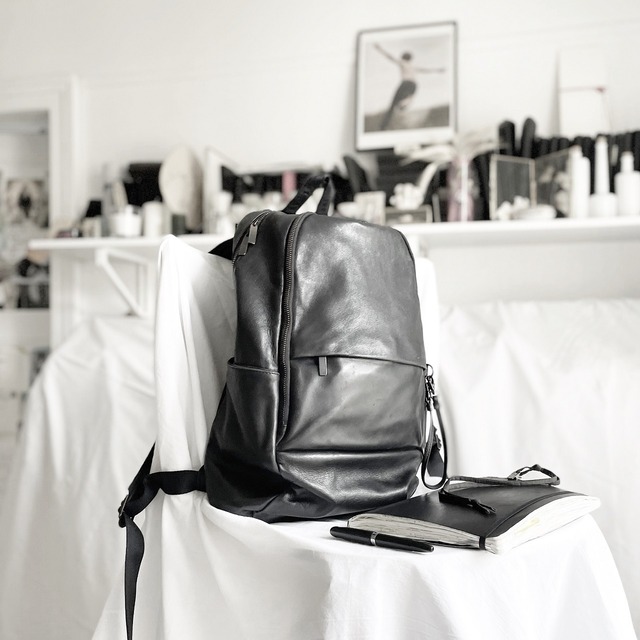 172ABG03　Leather backpack 'round double F'　バックパック/リュック