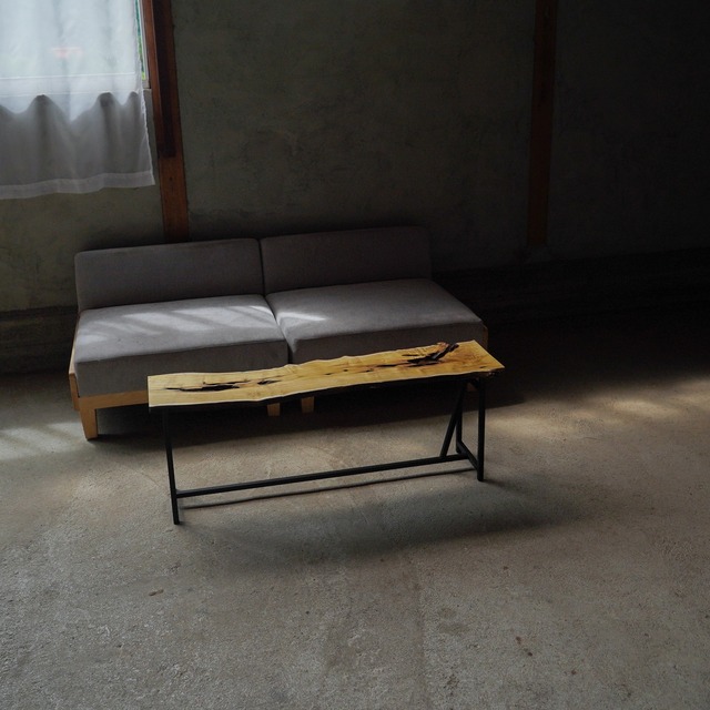 桑の一枚板　ローテーブル