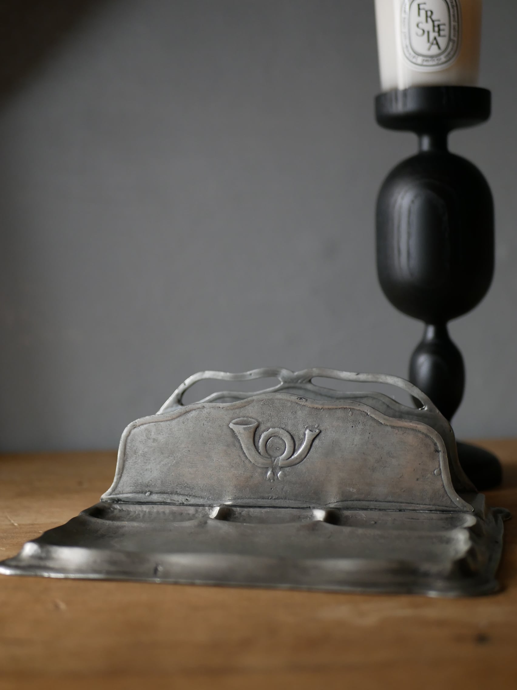 ピューター製 レターホルダー フランスアンティーク ブロカントのある暮らし