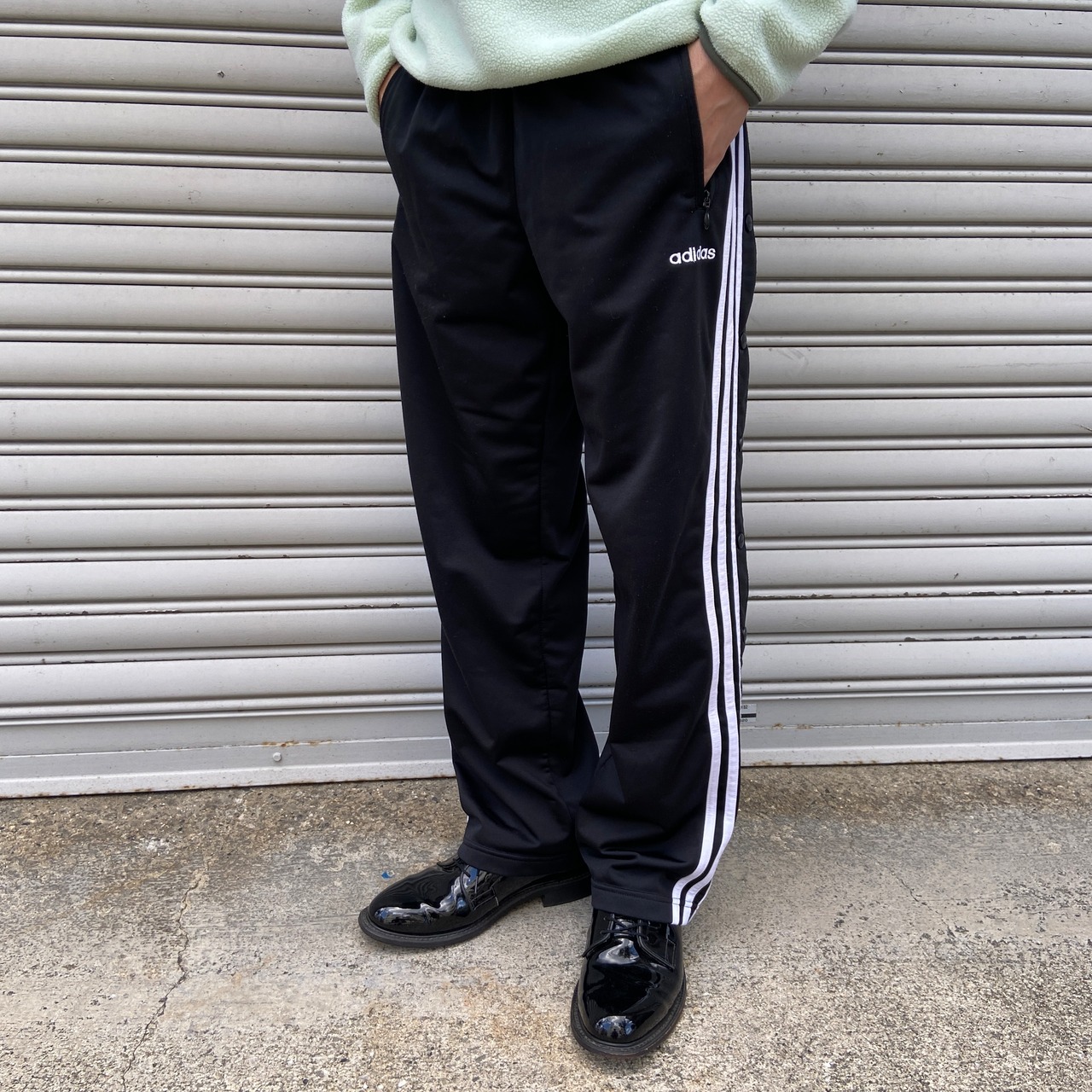 送料無料 adidas サイドスナップトラックパンツ 黒 S ジャージ スリーストライプ