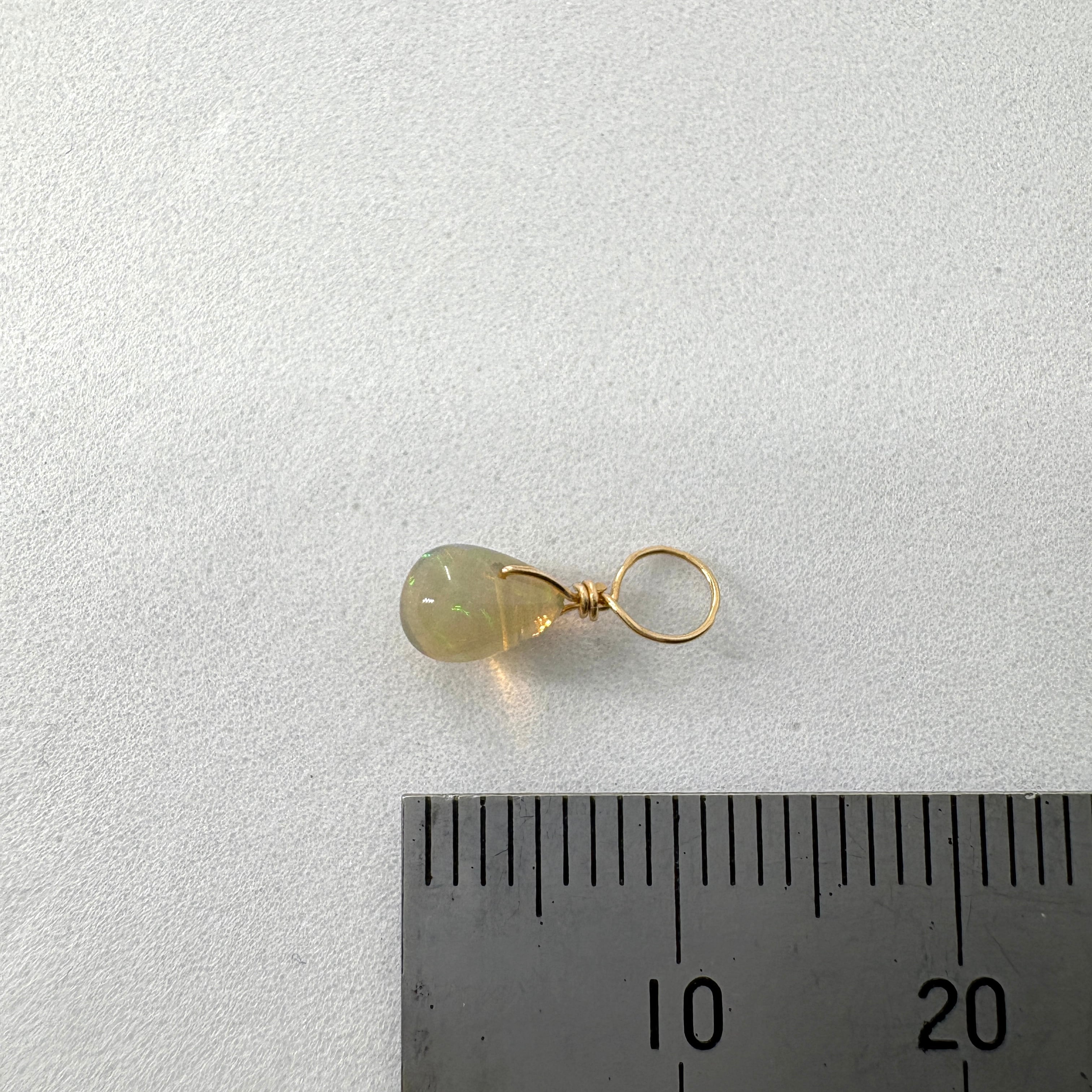 オパール ペンダントトップ エチオピア産 約7㎜ | ヒロストーンドットコム