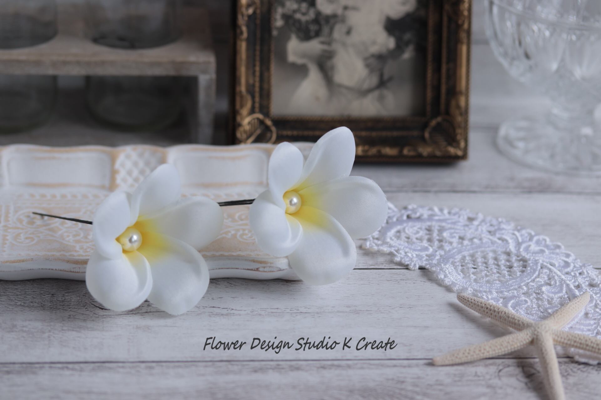 プルメリアと水色のデルフィニュウムのヘッドドレス 結婚式