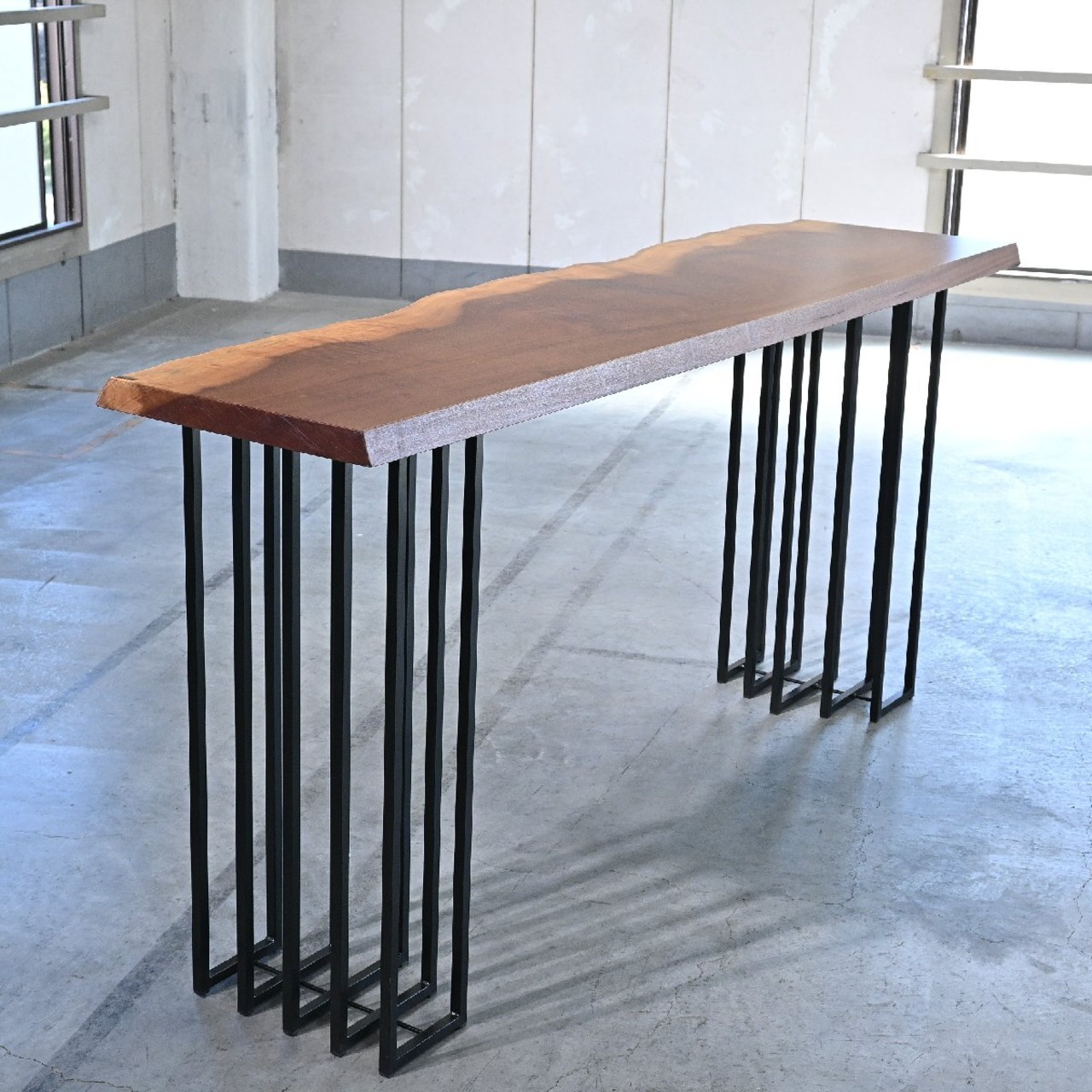 アトリエ木馬 一枚板 カウンターテーブル 大 サペリマホガニー無垢材 バー ハイ 店舗 ATELIER MOKUBA 関家具 和モダン ダイニング リビング