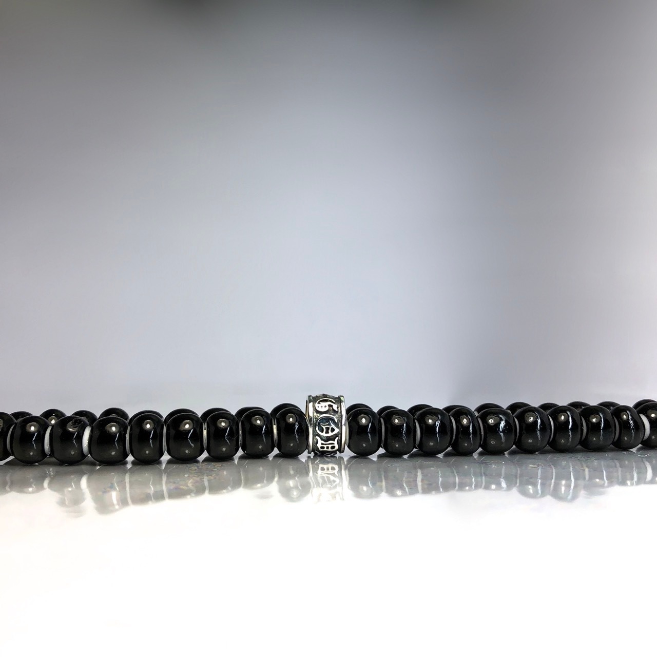 LEATHER BRACELET WHITE HEART BEADS [BLACK] / レザーブレスレット ホワイトハート・ブラック