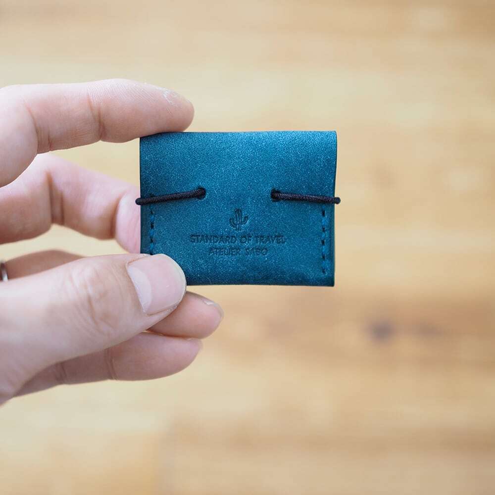＊展示品！ハンドメイド♪型押しエナメルターコイズボタンのチビケース＊ 展示品！ハンドメイド♪型押しエナメルターコイズボタンのチビコイン