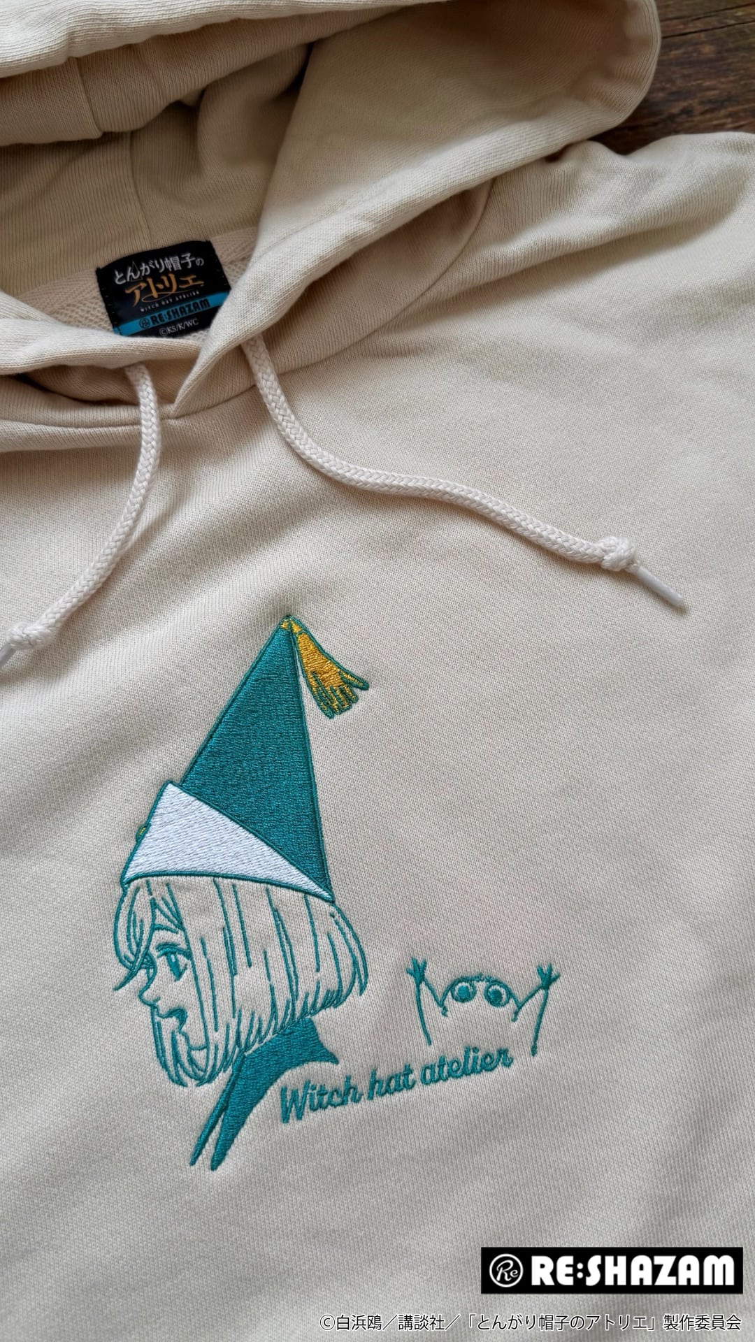 とんがり帽子のアトリエ〉ココ＆フデムシ 刺繍パーカー | RE:SHAZAM®︎