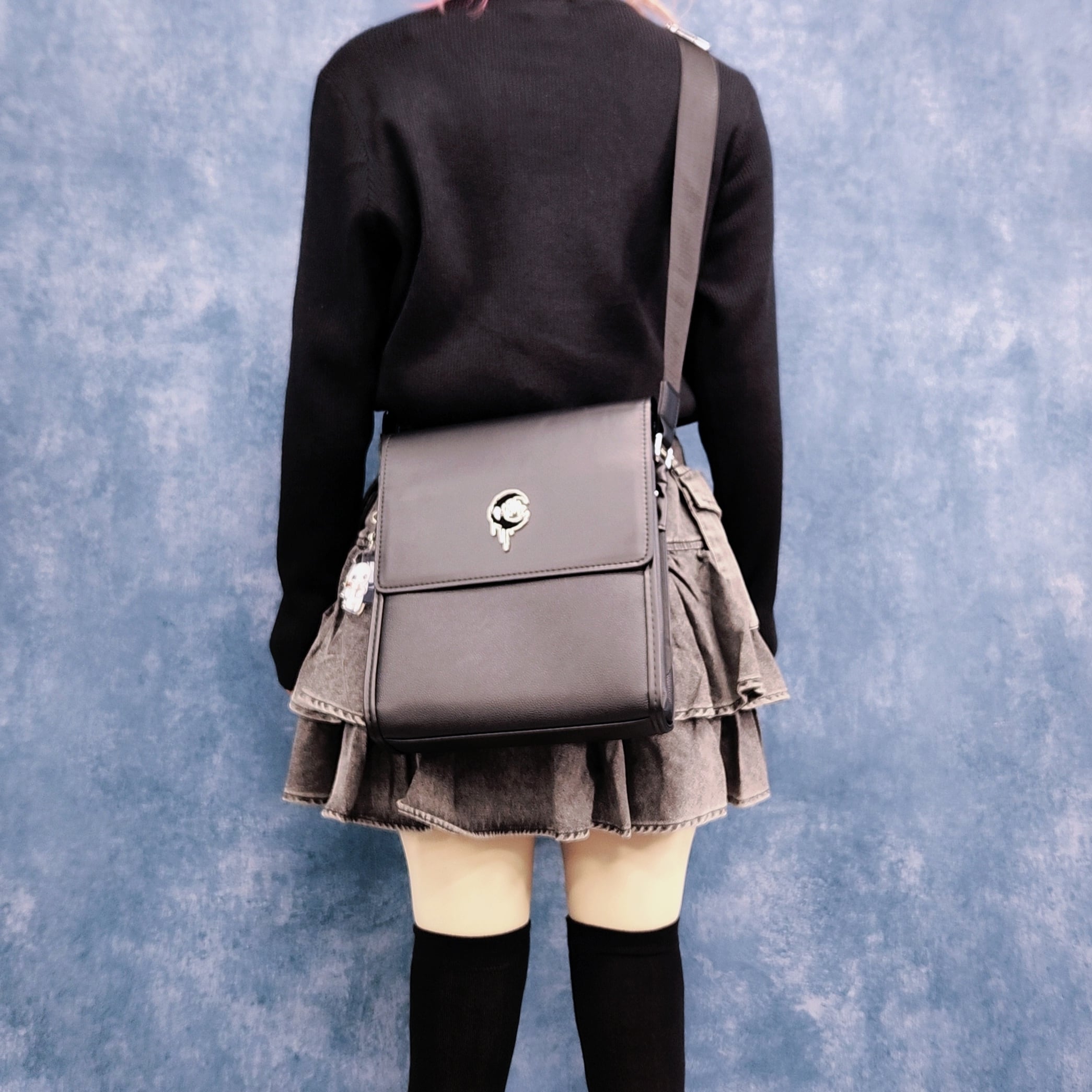 NieR カバン6ポケット NIER MULTI-POCKET FLAP SHOULDER BAG【ロゴプレート付き】 | NIER