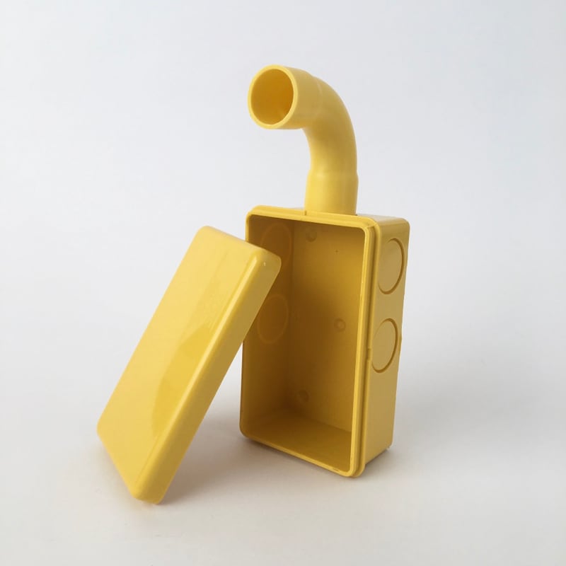 黄色いプラスチックの箱（長方形）｜Yellow Plastic Junction Box