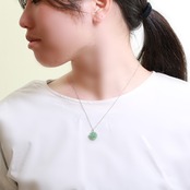 花柄翡翠！シルバーでかっこよく！ 薔薇ペンダント シルバー ネックレス A貨翡翠 jd_ne1025