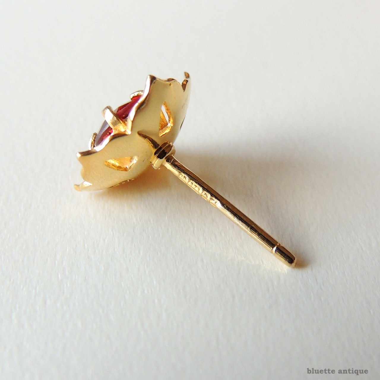 英国ヴィンテージジュエリー 9ctゴールド 天然ロードライトガーネット フラワーピアス (ソーティングメモ付)