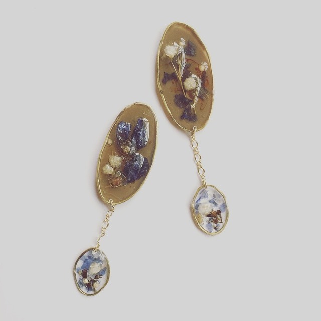 petal earrings / pierce