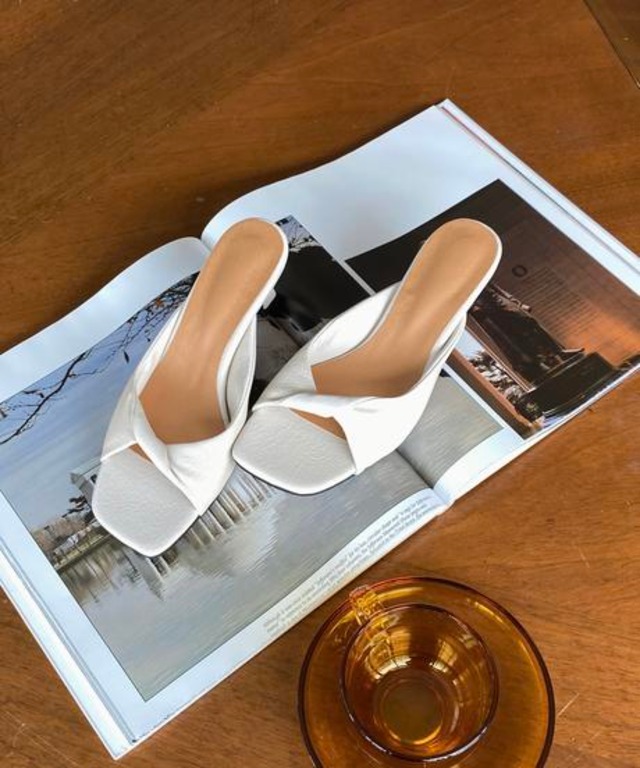 《即納商品》pletzel heal sandal (ivory / black)