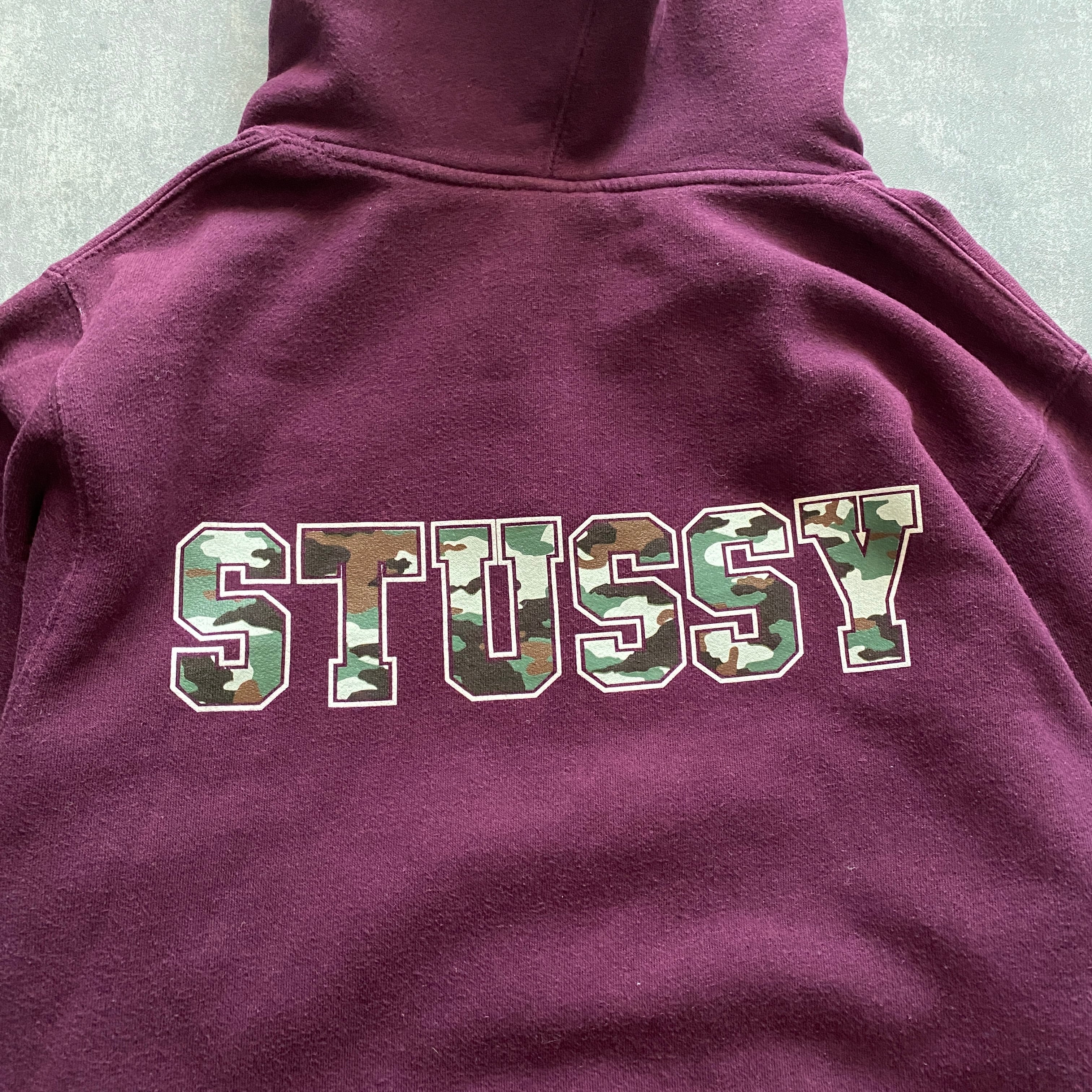 stussy　ステューシー　迷彩Sロゴ　両面プリント　ワインレッド　スウェット　パーカー