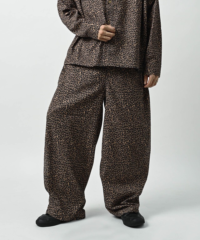 ATELANE Poly-corduroy all-over print cocoon pants (Realtree) 26A-28060