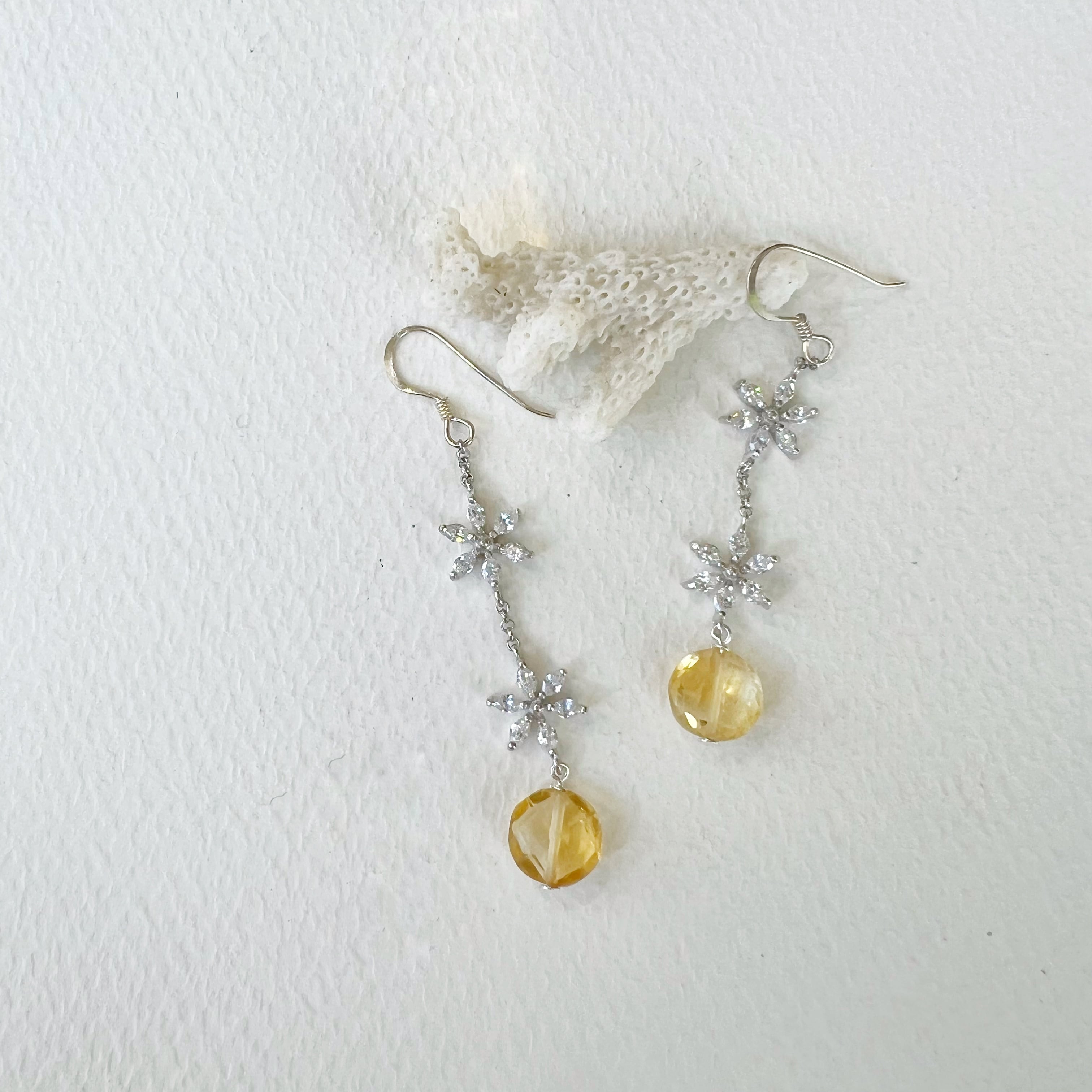 Lagoon Original レモンクォーツとジルコニア フラワーフックピアス