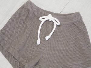 waffle design short pants