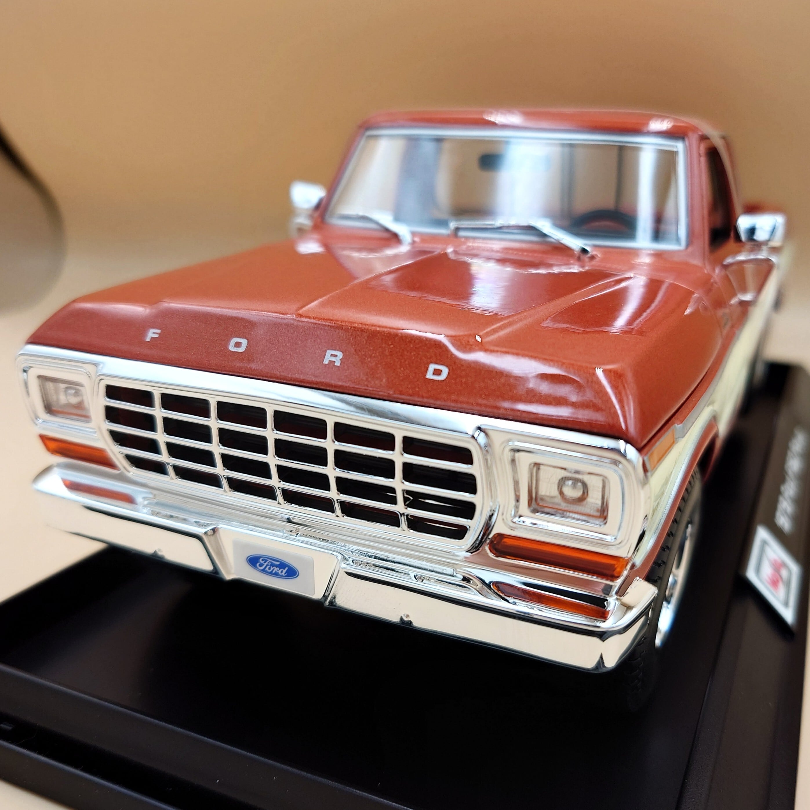 1/18 フォードマスタングGTコブラ ジェット ホワイト 1968 Ford