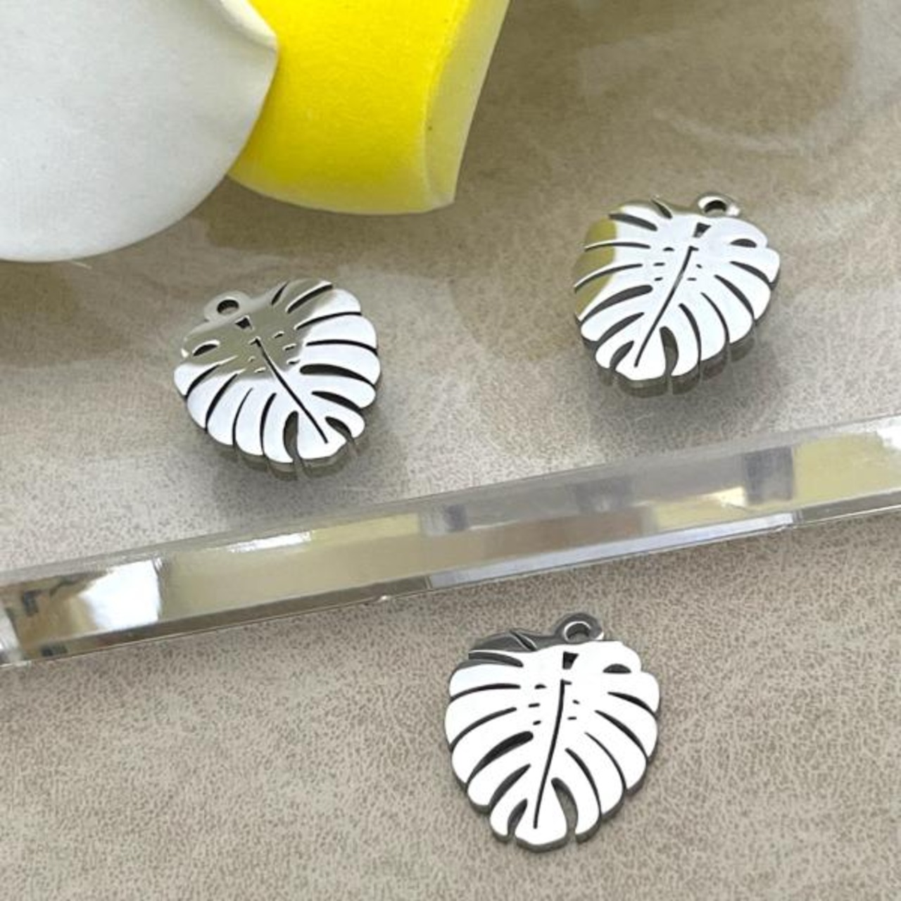 201ステンレス製モンステラペンダントチャームT/ハワイアン/葉っぱ/トロピカル/