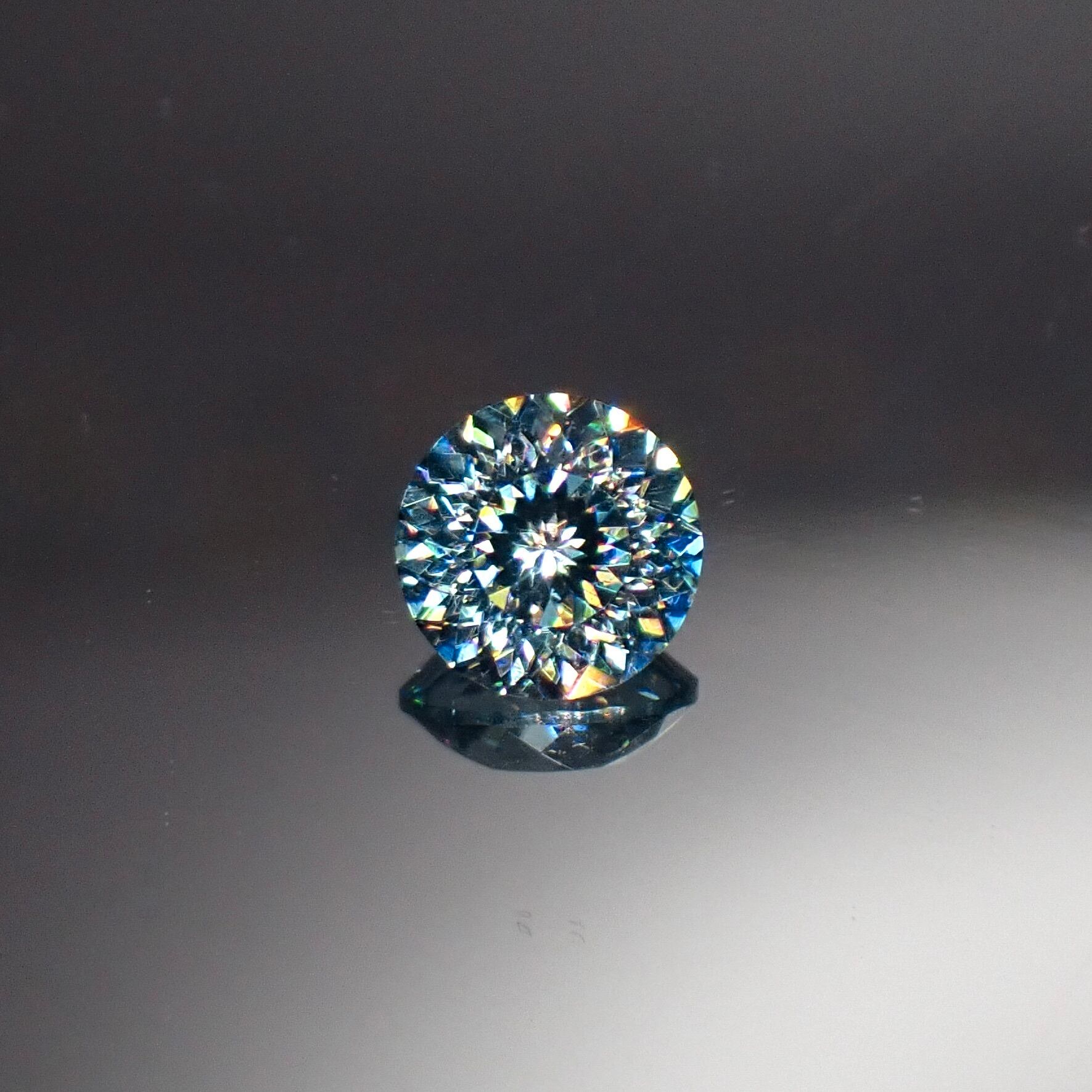 【Bright Brilliant Cut™️ “129 Facets” 】光を極める、究極の輝き 0.75ct 天然 ブルージルコン