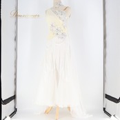 社交ダンス 衣装 スタンダードドレス ワンピース ドレス スタンダード デモ パーティ 発表会 THE GRACE フロート レース チュール 綺麗 ホワイト系 フロート付き ふわふわ おしゃれ 高級感 モダンダンス ドレスアップ エレガント