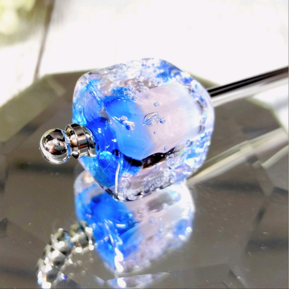 夏海色のグラデーションキューブとんぼ玉・簪