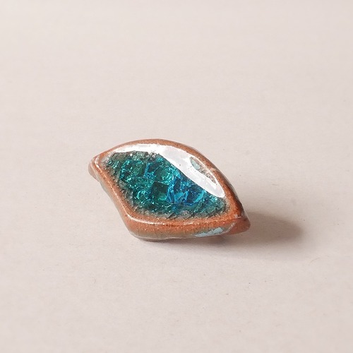 陶器ブローチ みずたまりno.22 リーフ
