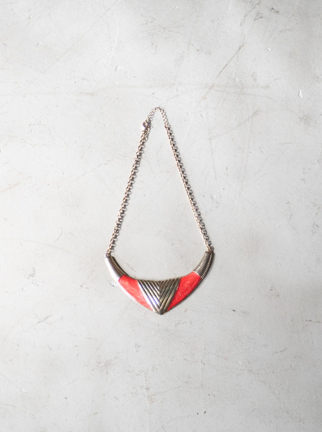 unknown used V-shaped statement necklace