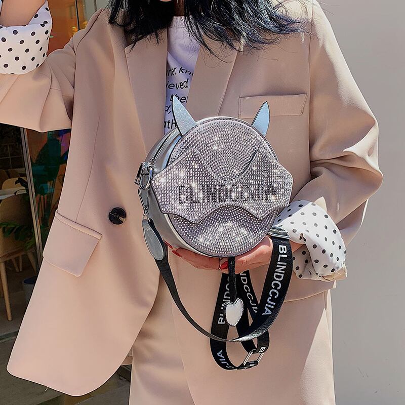 フレンチニッチバッグ女性2020新しい波夏のファッションブロードバンドショルダーメッセンジャーバッグワイルドワイルドスモールラウンドバッグ Tiancai_Wing_Bag8200331