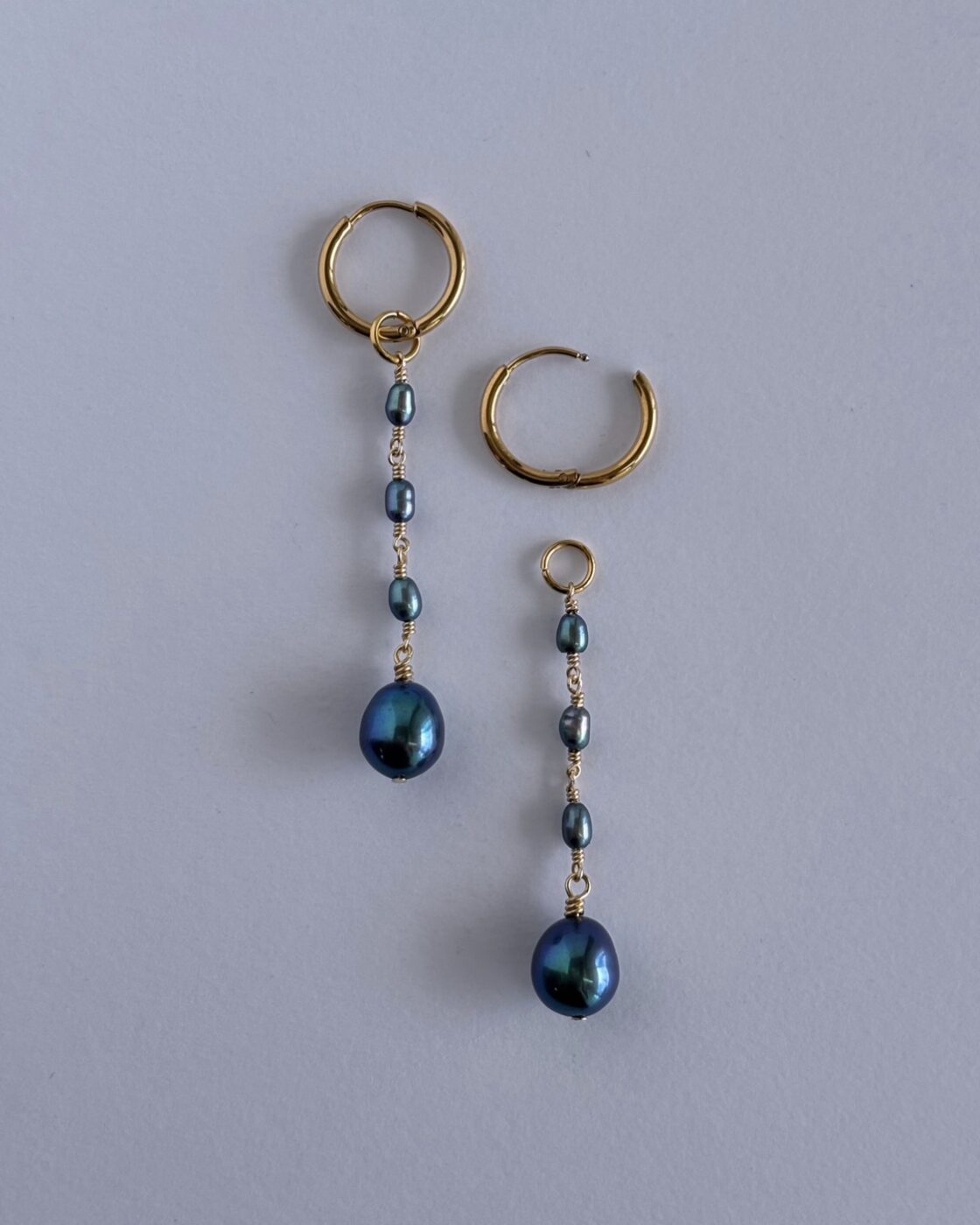 ブラックパールのデザインフープピアス/イヤリング 黒真珠 普段使い