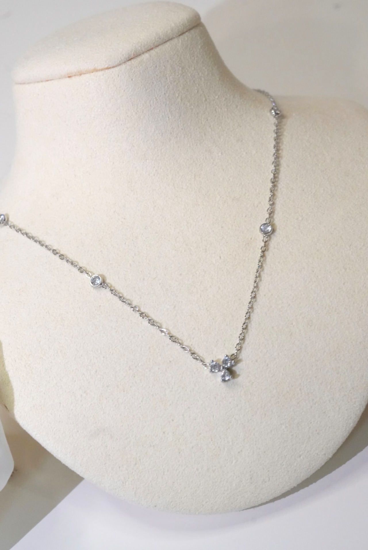 fifth mini dia necklace