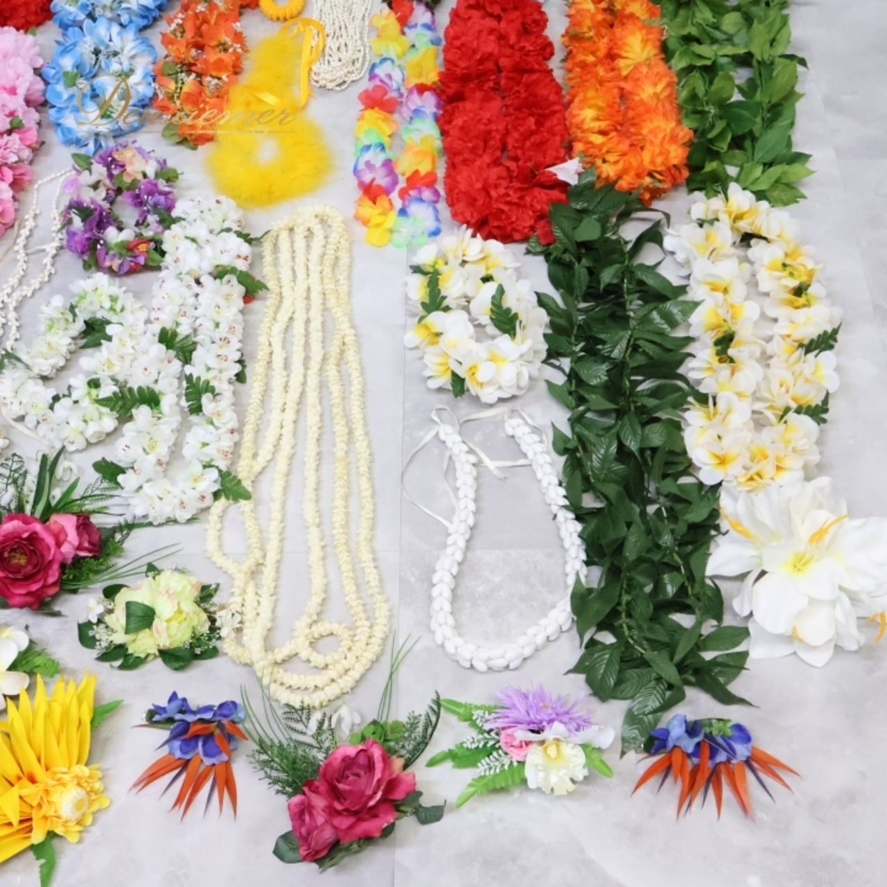 フラダンス 小物 小道具 まとめ売り 全70点 セット グリーン系 緑 レッド系 赤 ネックレス フラワーレイ リーフレイ 髪飾り 頭飾り リーフ タヒチアンダンス 小道具 民族舞踊 ハワイアンダンス セット商品 カラフル 鮮やか ハワイ フラワーアクセサリー