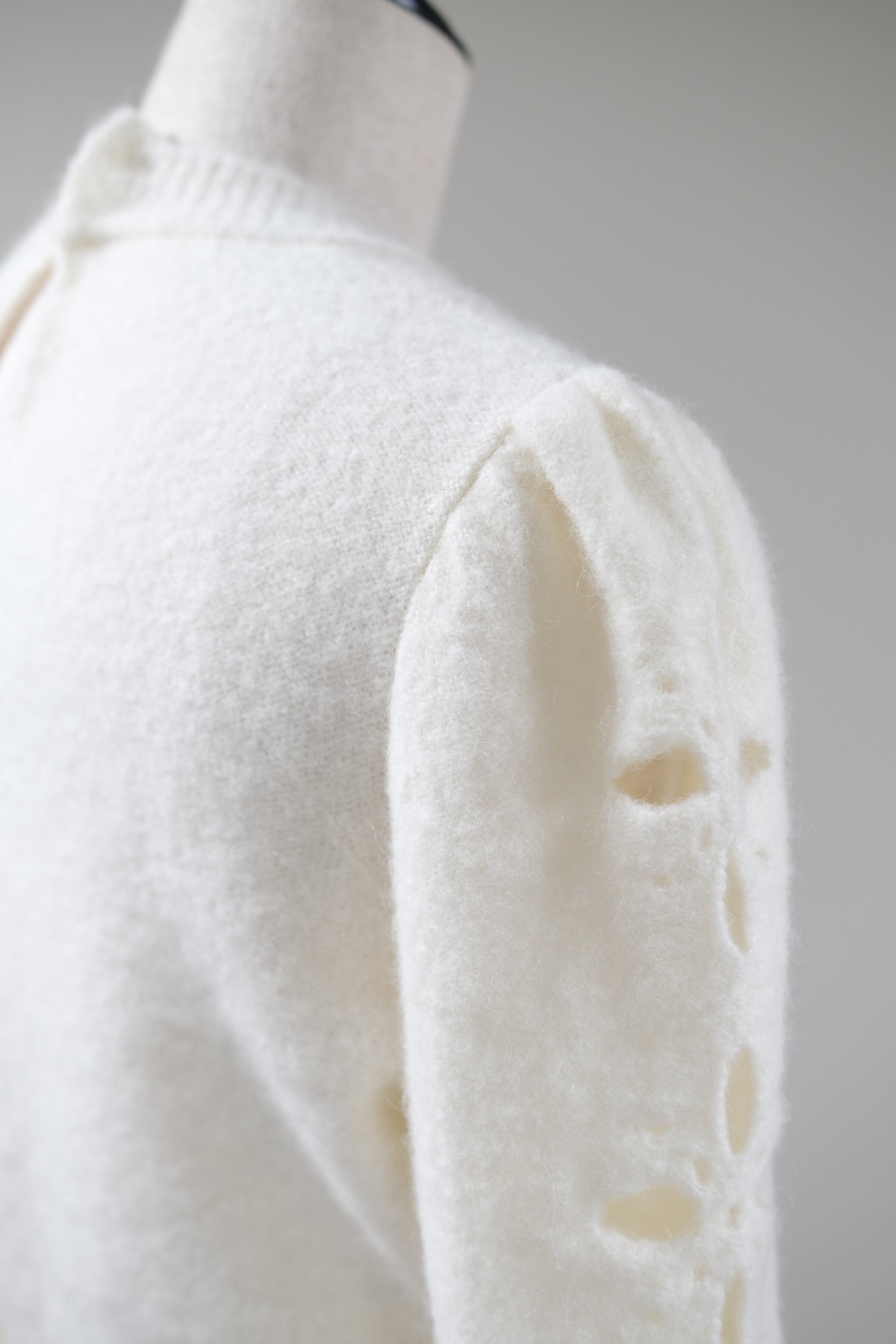FETICO】FLORAL SLIT KNIT JUMPER - off white - | loop FETICO】FLORAL SLIT KNIT JUMPER - off white - | loop