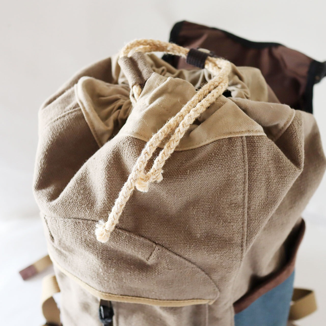 【Deadstock Item】バックパック / Top-flap Draw Backpack / アッシュグレー&ネイビー×バーガンディ・ボトム