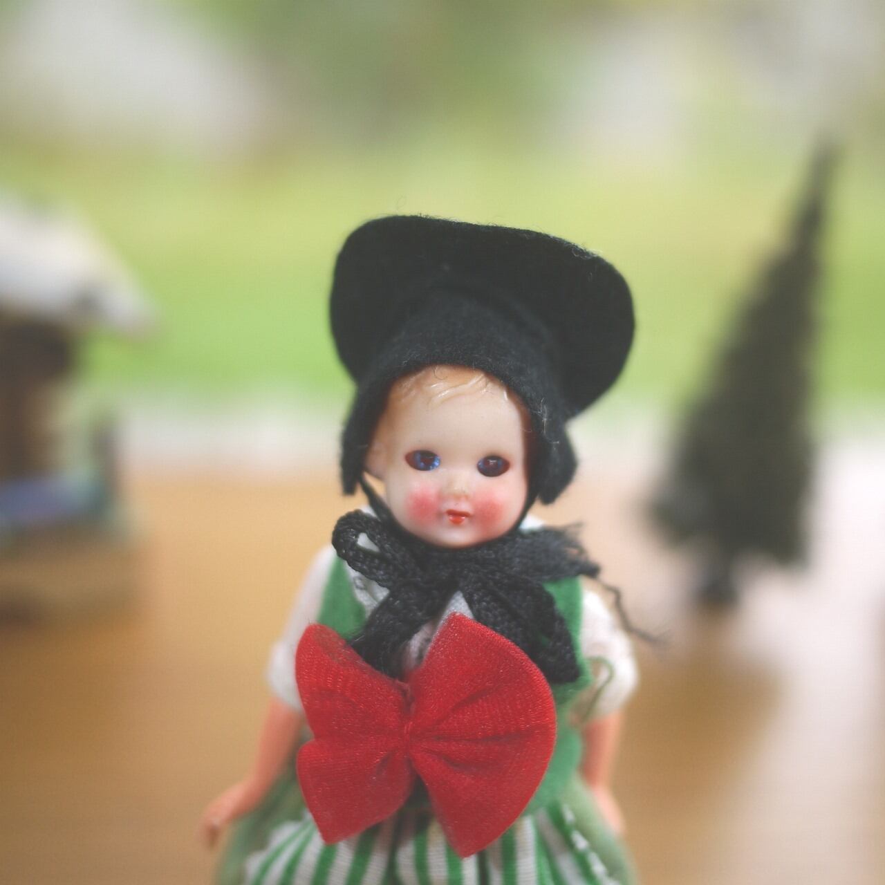 民族衣装のお人形 Thurgau スイス