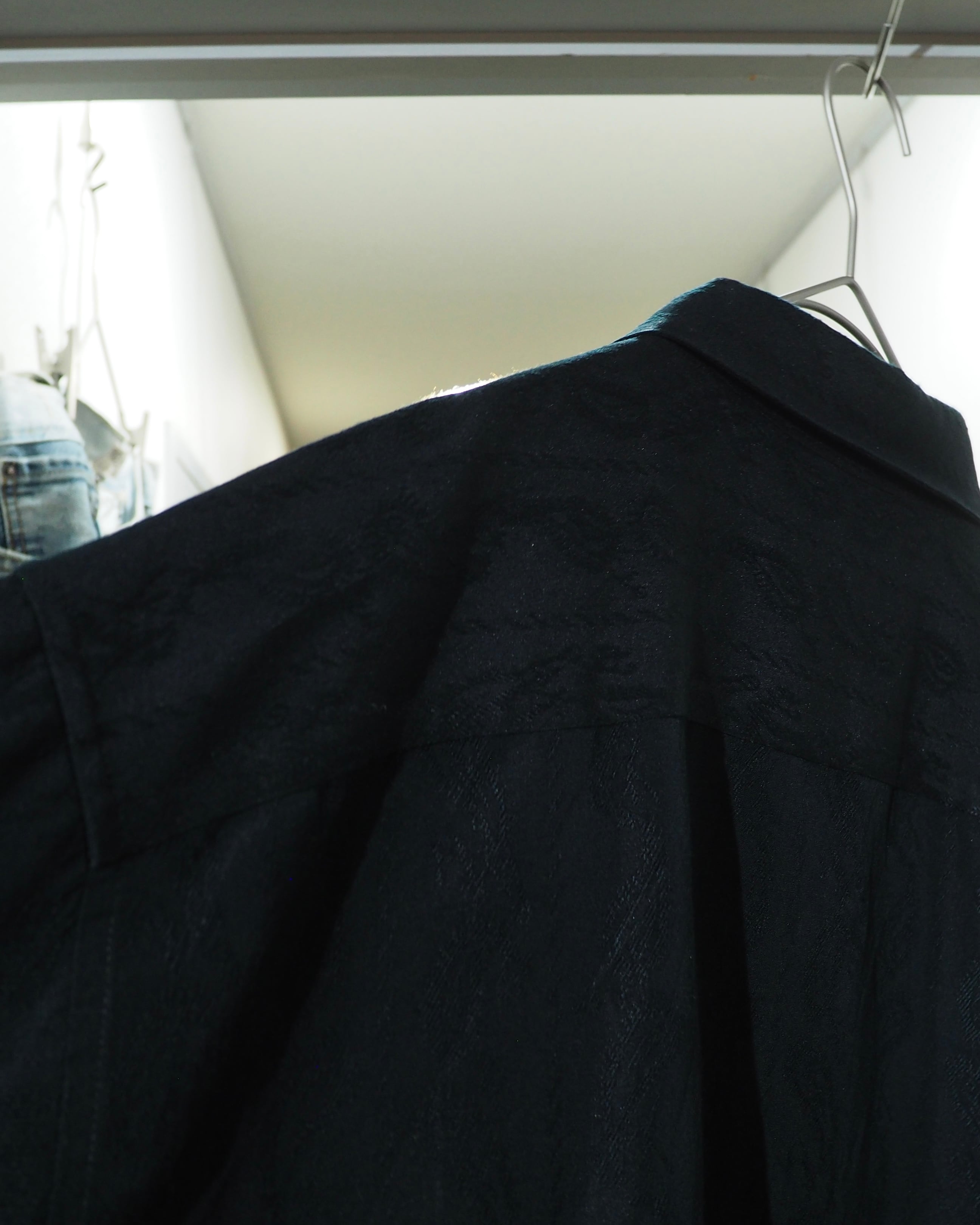 " axcess " Black Beautiful Paisley Pattern Embroidery Over Silhouette Shirt