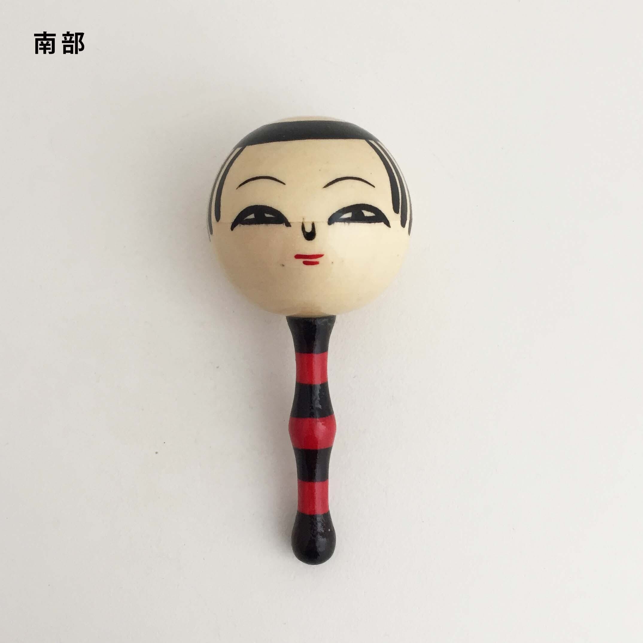 こけし顔ガラガラ(鯖湖・土湯・南部・弥治郎系こけし)