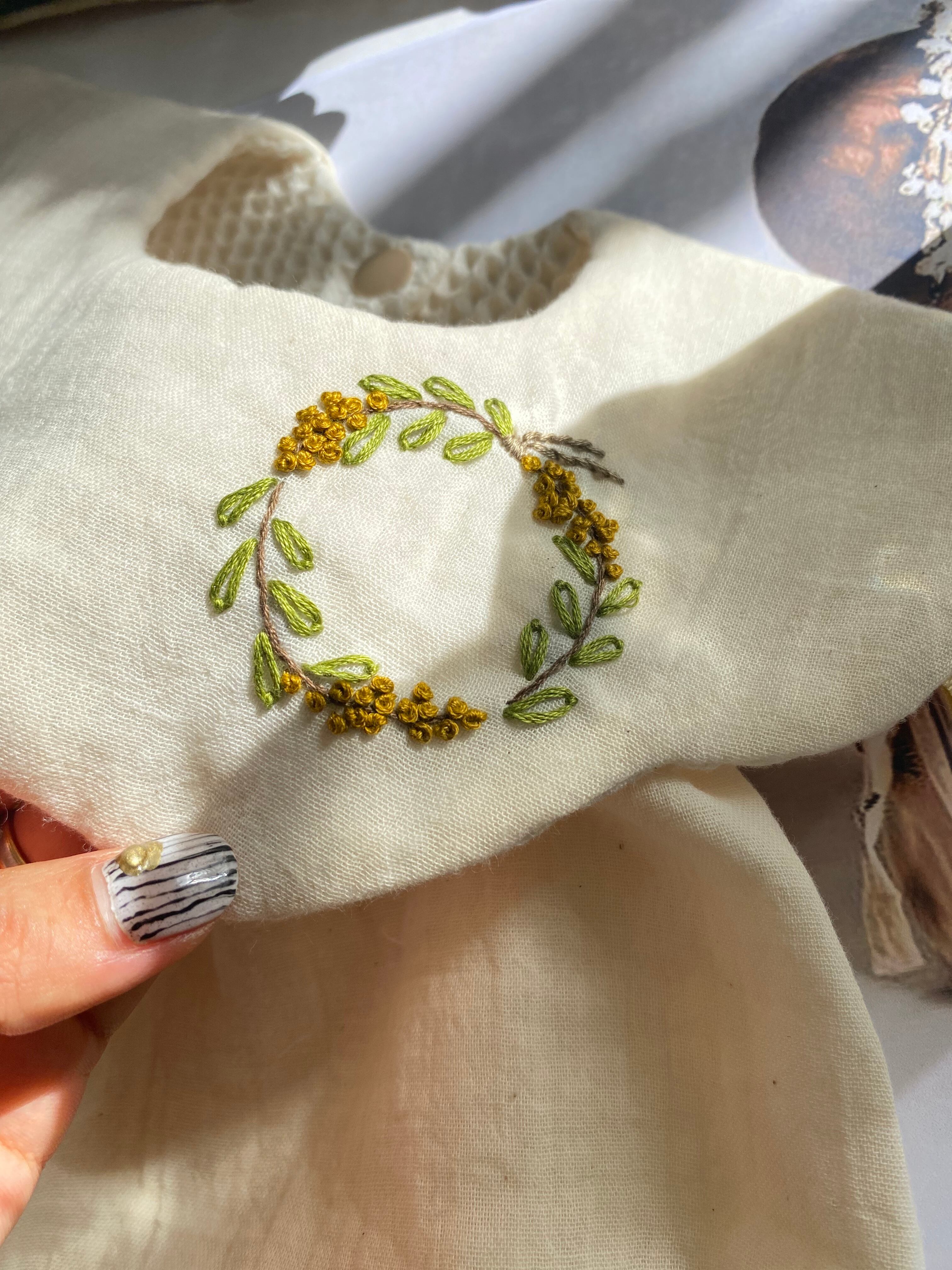 手刺繍　ミモザ　グレーフラワー　ハンドメイドスタイ 手刺繍 ミモザ グレーフラワー ハンドメイドスタイ