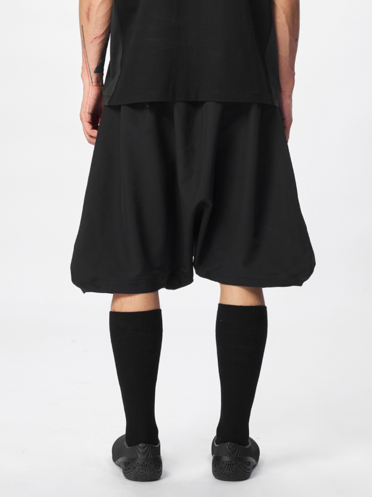 SYMBIOTIC EFFECT 25SS  カーブカットシルエットワイドショーツ