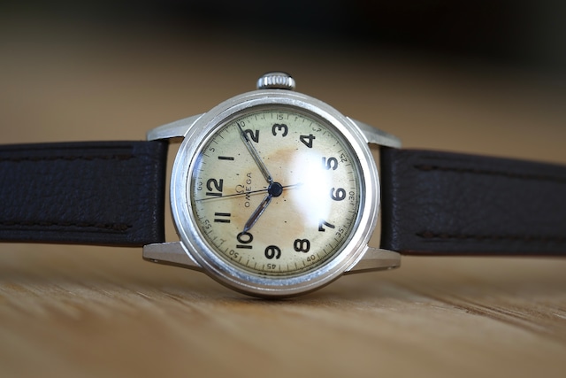 【OMEGA】 1945年製 オメガ ミリタリースタイル グラデーションダイヤル ステップベゼル ブルースチール仕様  / Vintagewatch / Military style / Cal.R17.8SC