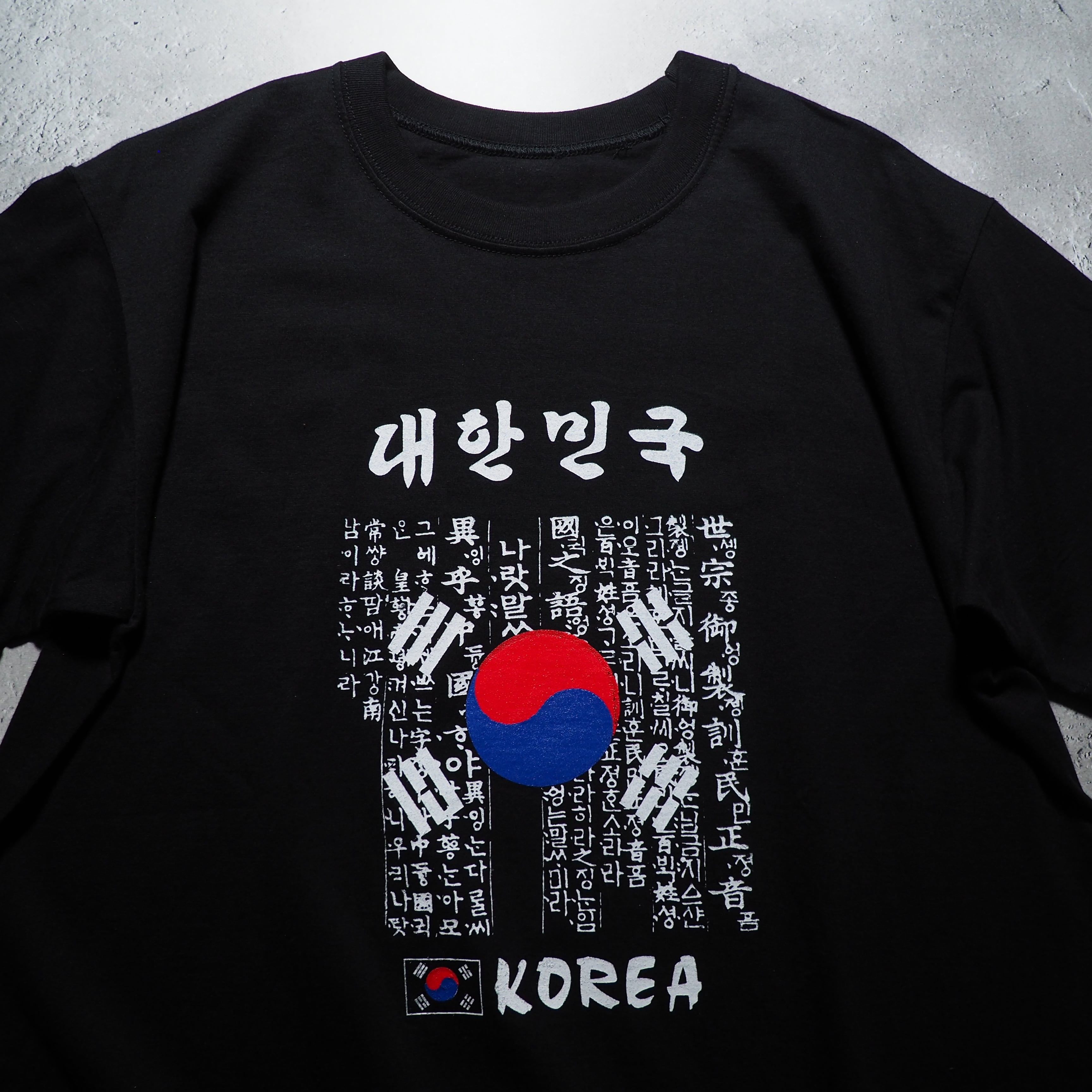 ” Korea - 한글 문자 ” graphic printed Black Tee