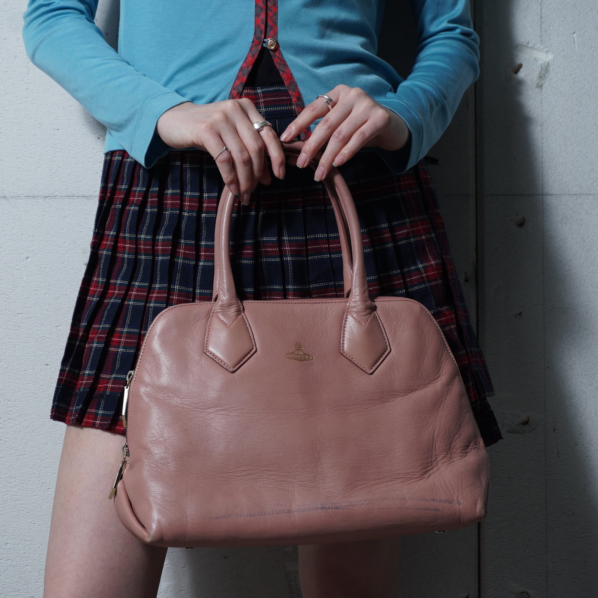 Vivienne Westwood】ヴィヴィアンウエストウッド オーブロゴ レザー