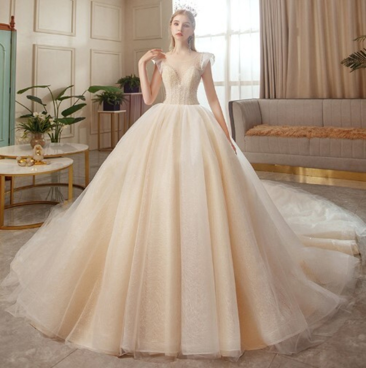 華やか ウエディングドレス ロングトレーン 人気上昇 エレガント 優雅  