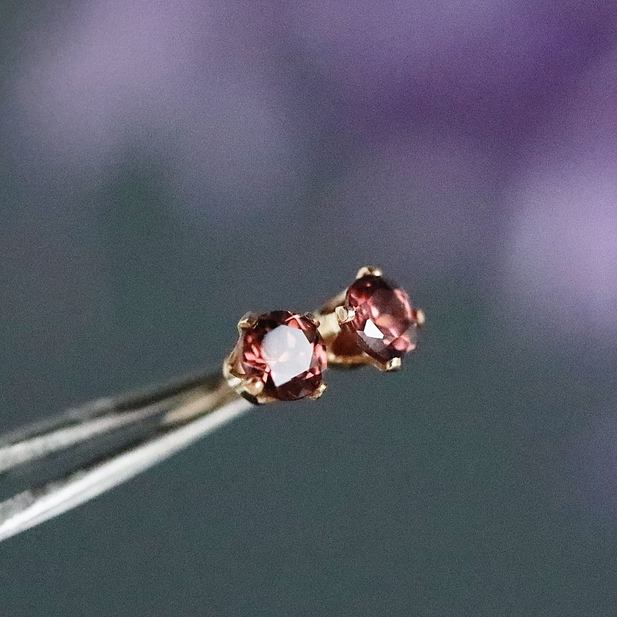 超希少！レディッシュブラウンジルコンのひと粒ピアス｜カラーチェンジ