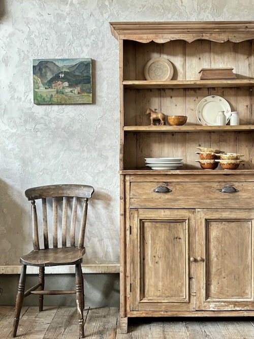 Cupboard (A26-115)