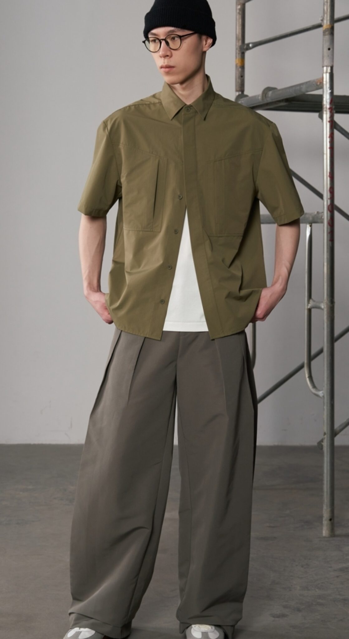 ANTIOFF】Opposite-Pleated Pants | Pay ID